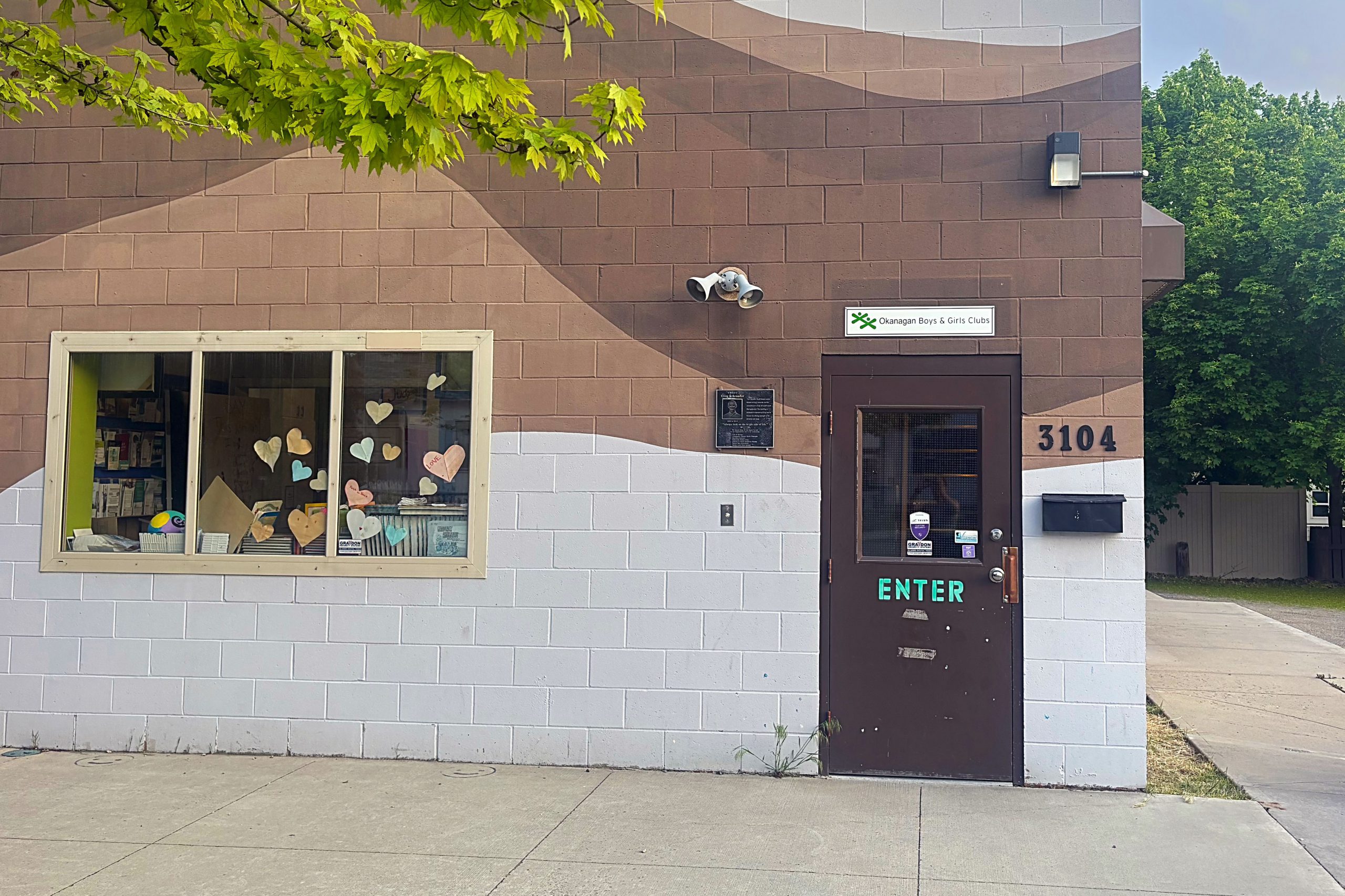 Exterior of Vernon's Teen Junction building.
